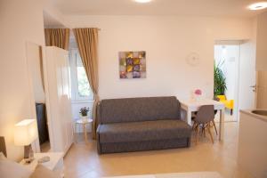 Summer Lounge Apartments