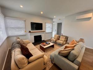 Safe Haven -walk to beach & shops, full renovation