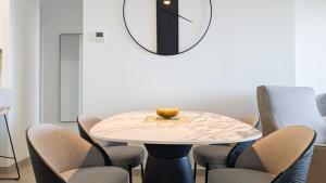 SUNSET SAILORS butterfly lounge