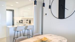 SUNSET SAILORS butterfly lounge