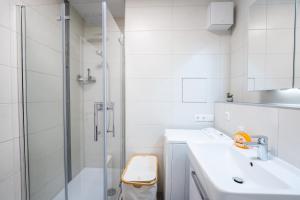 Ferienwohnung in Gera Lisa, Sehr ruhige Lage, Blick ins Grüne, Hochwertig renoviert, WLAN und Parkplatz GRATIS