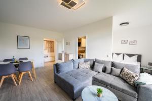 Ferienwohnung in Gera Lisa, Sehr ruhige Lage, Blick ins Grüne, Hochwertig renoviert, WLAN und Parkplatz GRATIS