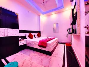 Hotel Ayodhya HNU-MAN GH -Near 400m from Ram Mandir & Hanuman Gadhi Mandir #Fully Air-Conditioning & Spacious Rooms #Free Wifi #Free Parking #Best Hotel In City