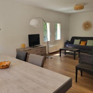 Beautiful house on large wooded grounds of 1600 m2