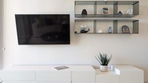 SUNSET WAVES azure apartment