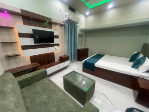 Hotel S S A