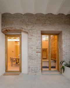 Design house with swimming pool near the sea