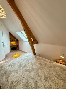 Le repère de Sennevières- La Tour