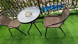 modern executive three bedroom apartment which features a swimming pool, state of the art fully equipped gym andmodern unmatched luxurious facilities which offfers luxury lifestyle