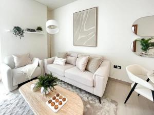 Serene Palette 1BR in Binghatti Azure with Gym & Pool