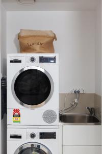 Zyra Lookout - Riverside Retreat with Pools and Sauna