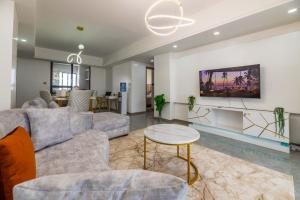 Elegant classy apartment with swimming pool ,fully equipped gym ,child play area and close proximity to shopping malls and great breathtaking views