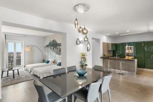 Luxurious Apartment with a View of the Sea and Mount Vesuvius