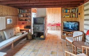 Cozy Home In Bindslev With House Sea View