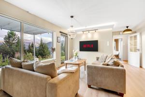 Northern Sky View with Free Parking