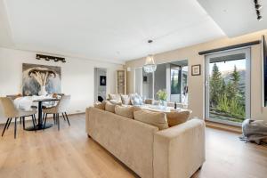 Northern Sky View with Free Parking