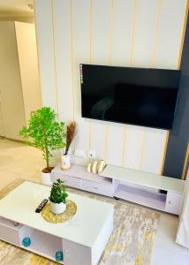 Enzo Stays - Sarona City