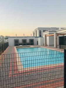 Enzo Stays - Sarona City