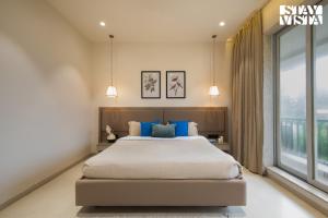 StayVista at Solace Land with Bonfire, Jacuzzi