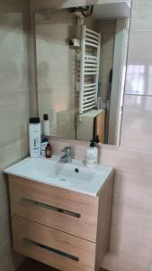 Esteban Mor B, metro Barrio Concepción, Tanatorio M30