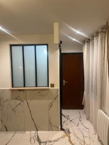 Studio Île Saint Louis 75004 Paris