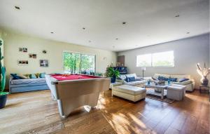 Cozy Home In Sarliac With Wifi