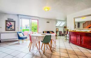 Stunning Home In Teteghem With Wifi