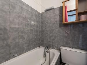 Studio rénové proche pistes et commerces avec balcon - FR-1-502-425