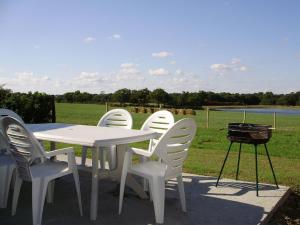 Charmant Gîte Rénové avec Jardin Privé, Cheminée et WiFi à Vairé, Vendée - FR-1-426-411