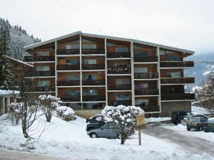 Appartement 2 pièces avec balcon près du centre de Morzine, parking disponible - FR-1-524-141