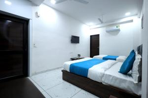 HOTEL SEASON Near Ahmedabad Airport