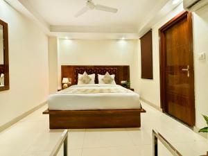 Denver Hotel Delhi Airport - Free Airport Drop