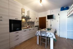 Rifugio al Bivio 14 chilometri Prato Nevoso - 9 chilometri Artesina