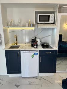 Azzurro Luxury Butique