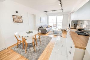 StayLux Mountain View Free Parking Apartment Near Lake and Old Town