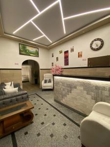 Aladdin Sphinx & Pyramid Stay