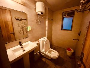 Lovely apartment premanand g maharaj marg in vrindavan dham