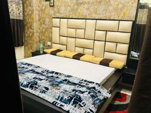 Lovely apartment premanand g maharaj marg in vrindavan dham