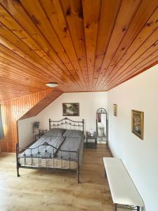 Tennis House with Balcony