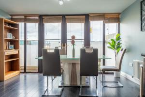 Penthouse Near City Hall with Balcony and Chic Duplex