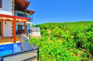 Nature Villa with Pool and Jacuzzi