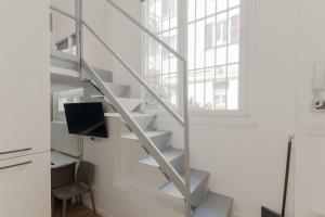 GuestHost - Brera Modern Apartment