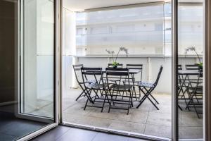 2 bright bedrooms, terrace & parking, near Geneva