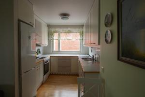 Mid Haven Cozy Apartment with Sauna, Glassed Balcony and Free Parking