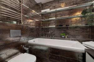 Meiera Krakow Charming Apartment with Parking and Air Conditioning by Noclegi Renters