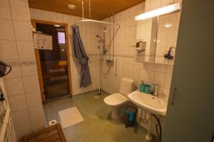 Mid Haven Cozy Apartment with Sauna, Glassed Balcony and Free Parking