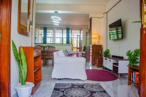 Bright Diani Studio with King Bed, 2min to Beach