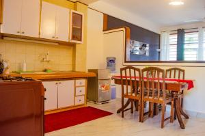 Bright Diani Studio with King Bed, 2min to Beach