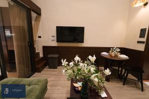 Duplex Apt-Van Mieu view- Hanoi Viber-Free Laudry in Center