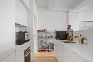 Townhouse with private Terrace- 5-minute walk from Tivoli